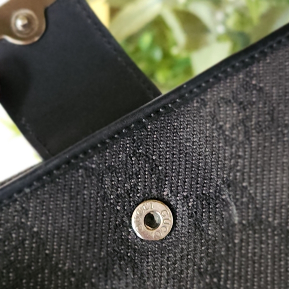 SALE! Gucci Wallet - authentic GG monogram canvas & leather bifold - Picture 10 of 13